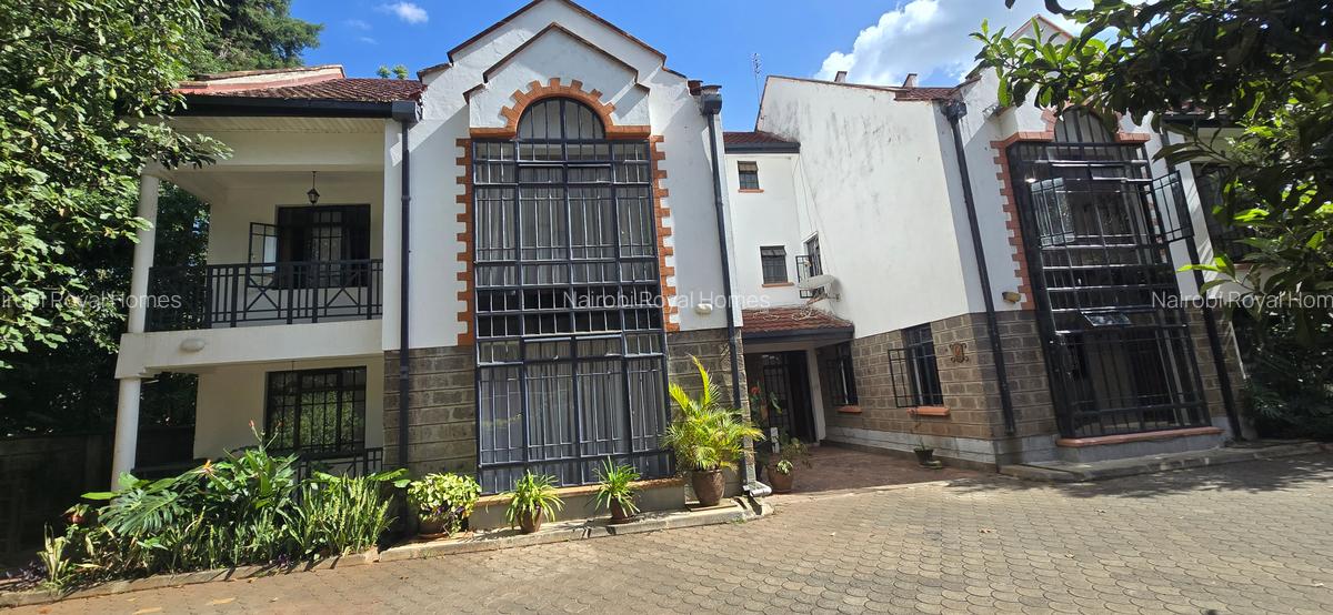 5 Bed Townhouse with En Suite at Lavington Green - 2