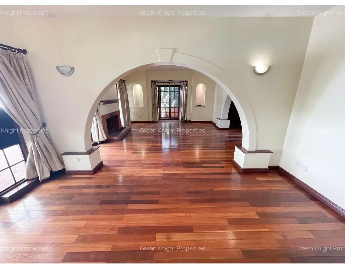 4 Bed Townhouse with En Suite in Westlands Area - 12