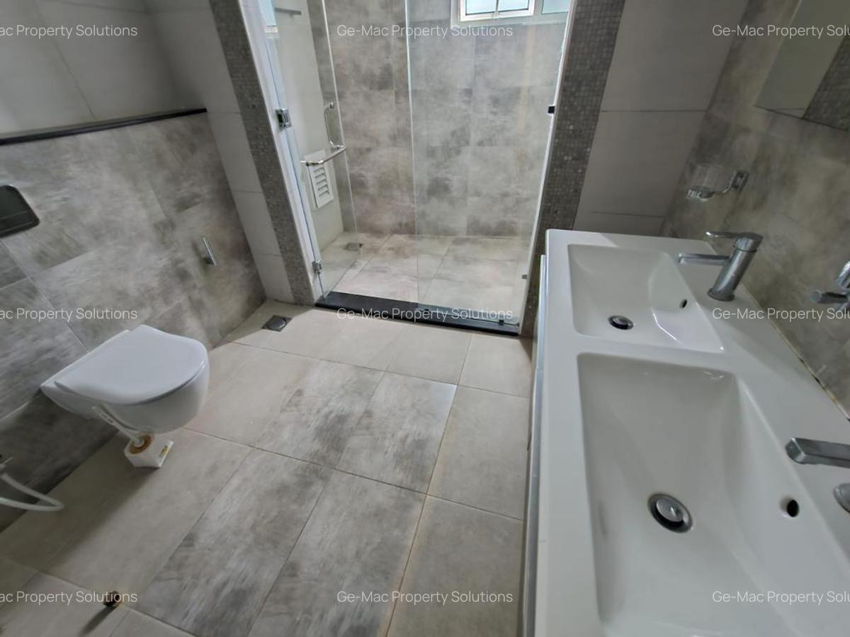 4 Bed Apartment with En Suite in General Mathenge - 9