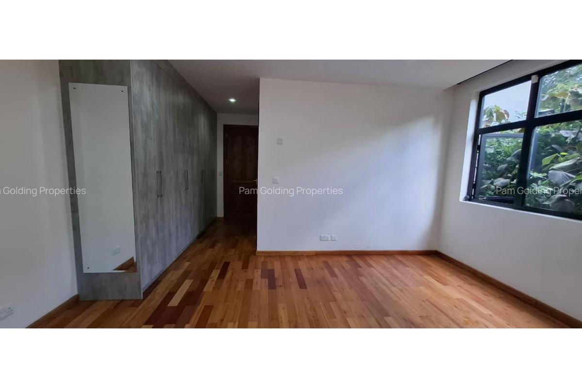 3 Bed House at Garden Estate - 6