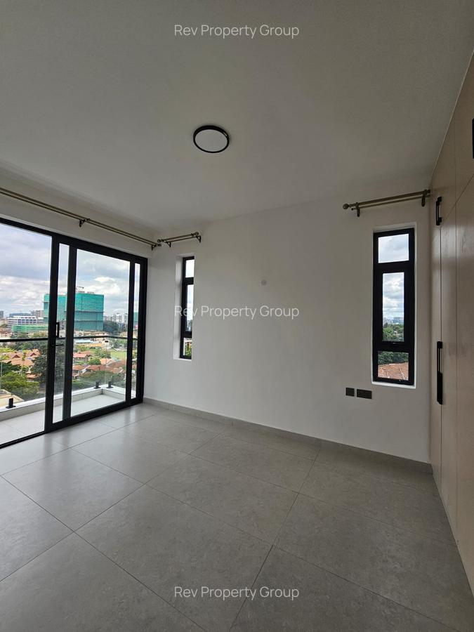 2 Bed Apartment with En Suite in Brookside - 4