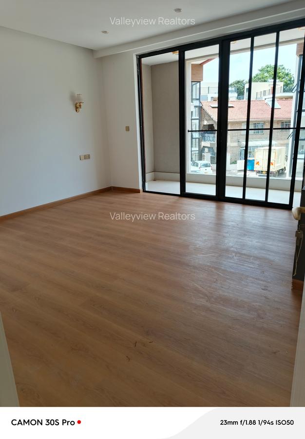 5 Bed Townhouse with En Suite at Lavington - 8