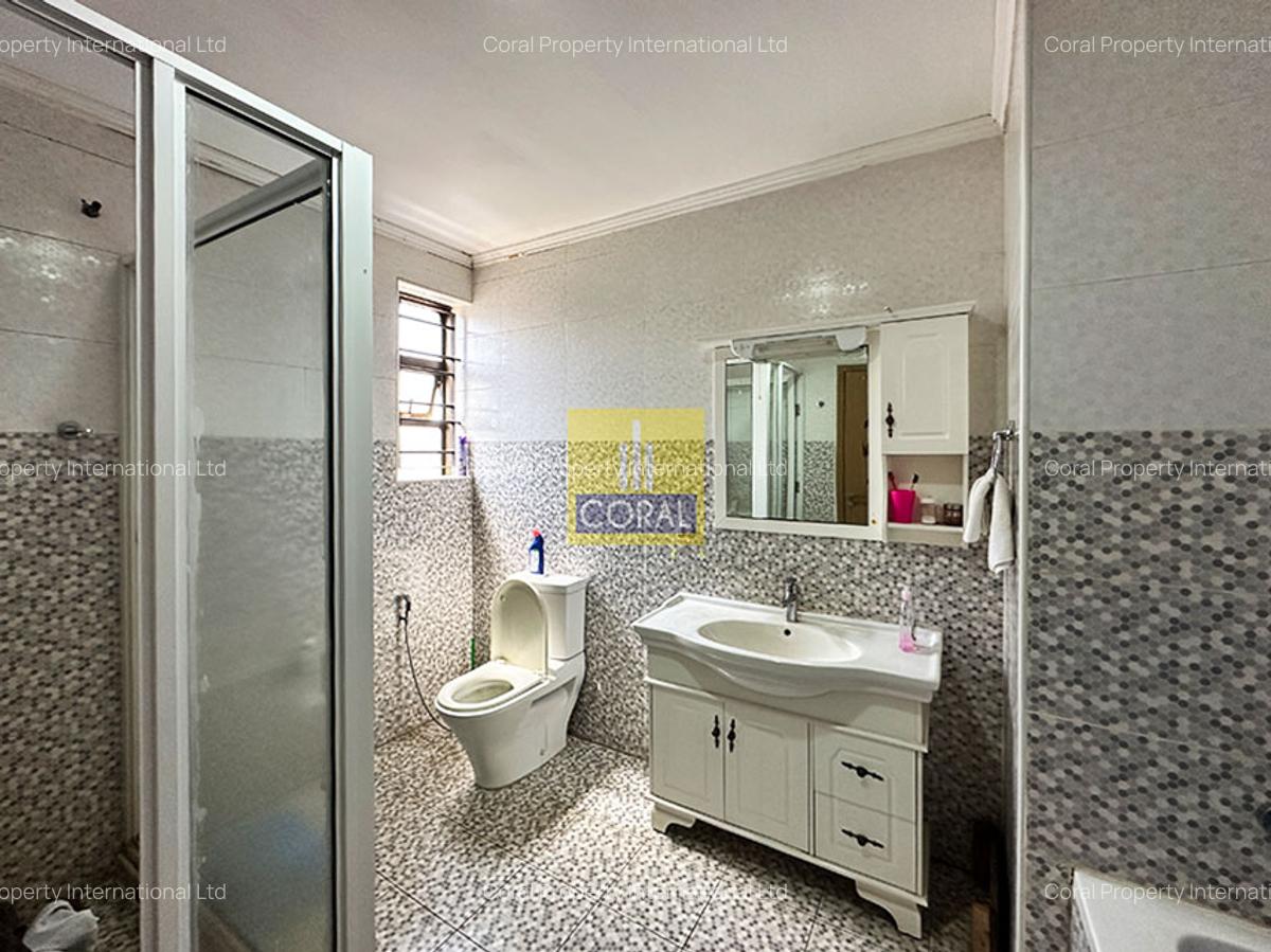 4 Bed Apartment with En Suite in Parklands - 17