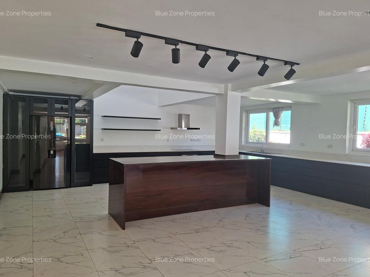 5 Bed House with En Suite at Off Benin Dr - 11
