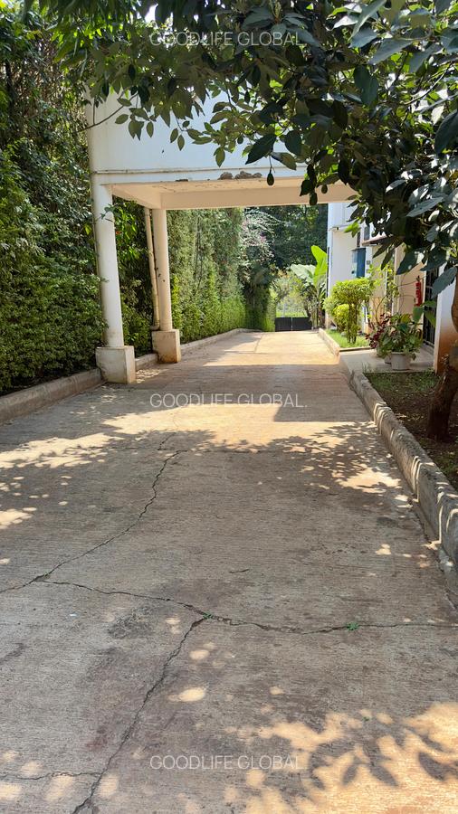 Serviced 2 Bed Apartment with En Suite at Nyari - 11
