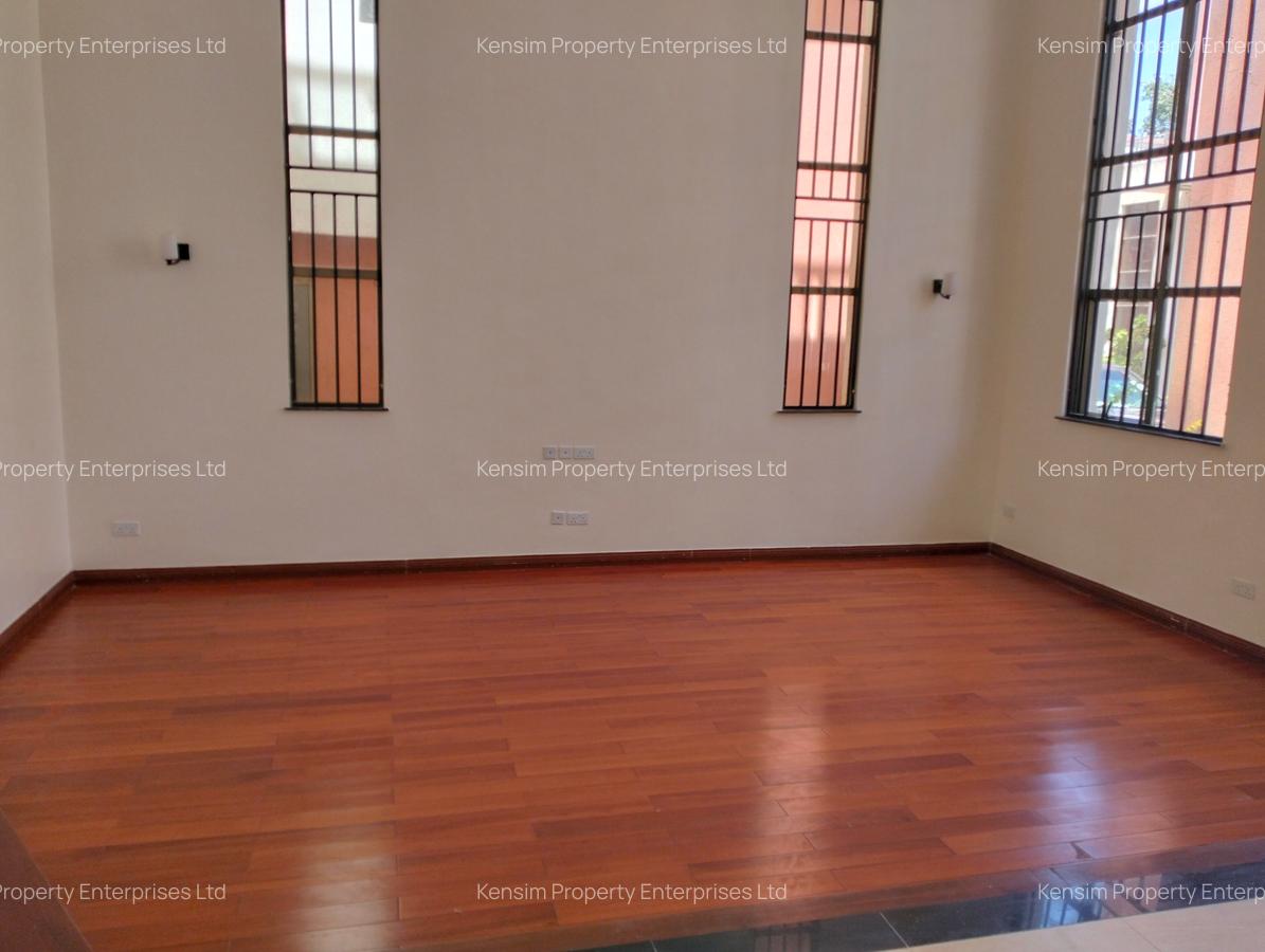 5 Bed Townhouse with En Suite in Lavington - 2