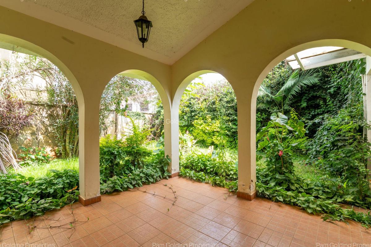 5 Bed Townhouse with En Suite at Ring Road - 2