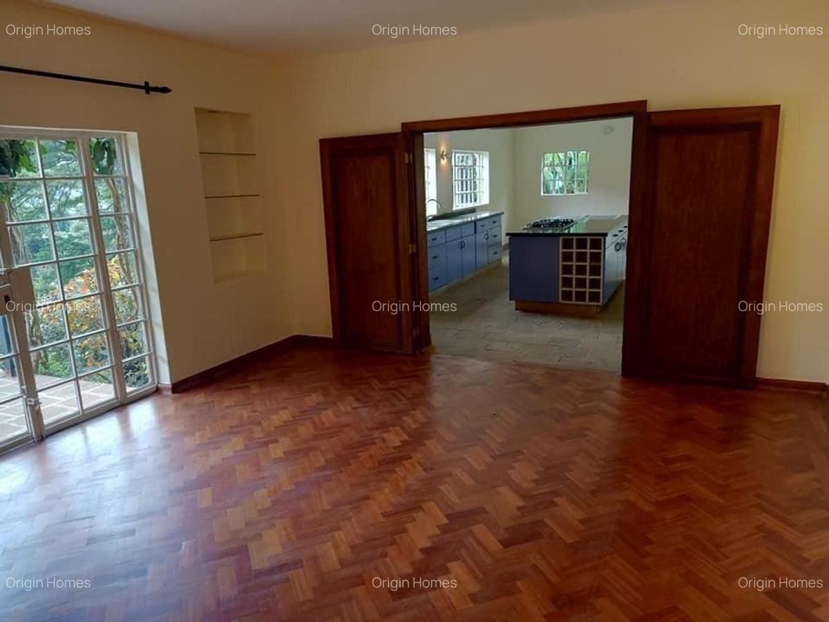 5 Bed House with En Suite in Ridgeways - 20