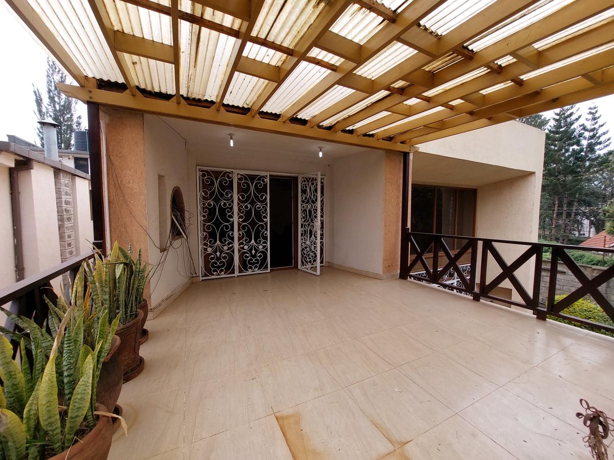 5 Bed Townhouse with En Suite at Lavington - 4