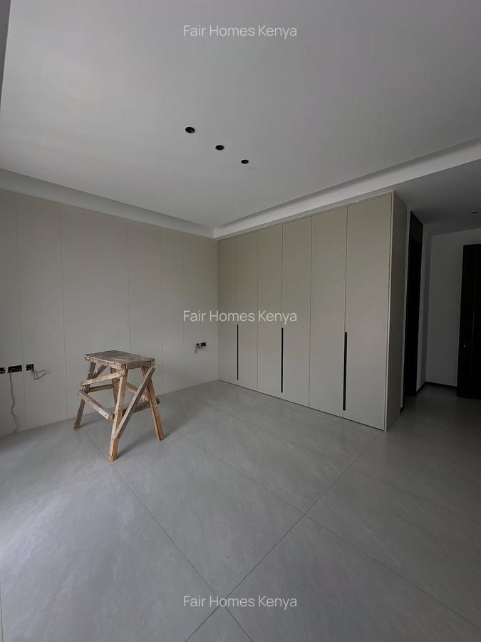 5 Bed Townhouse with En Suite at Lavington Green - 14