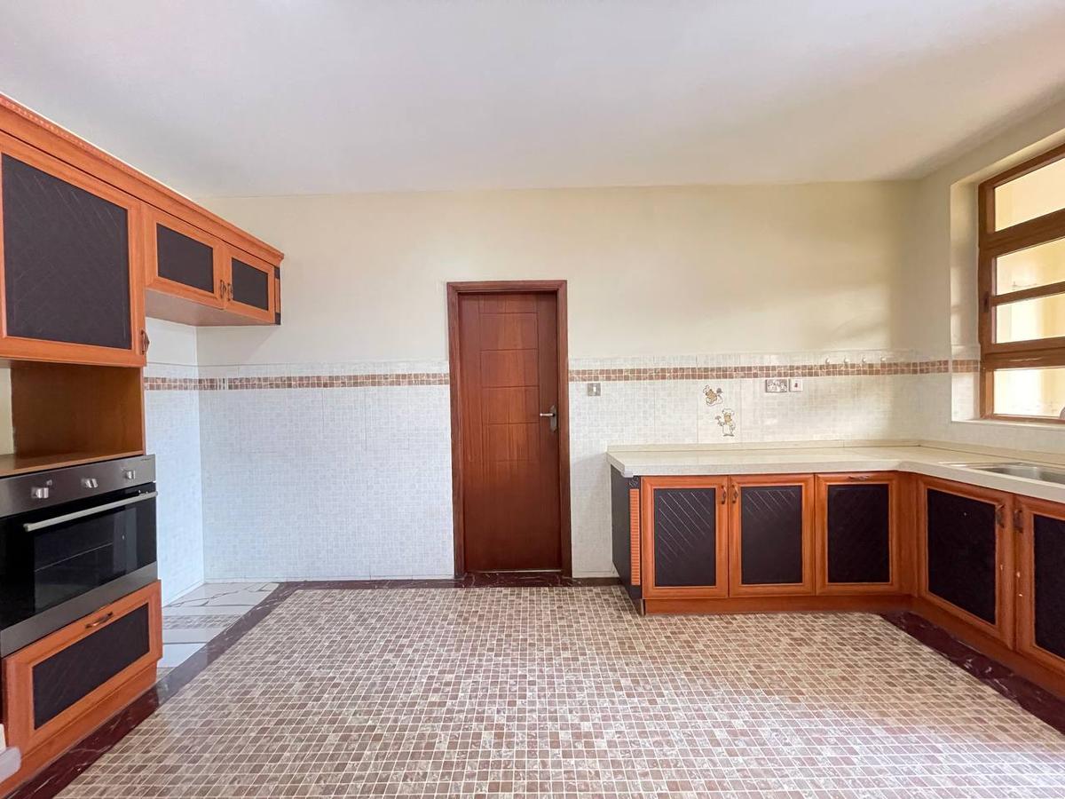 4 Bed Apartment with En Suite in Lavington - 6