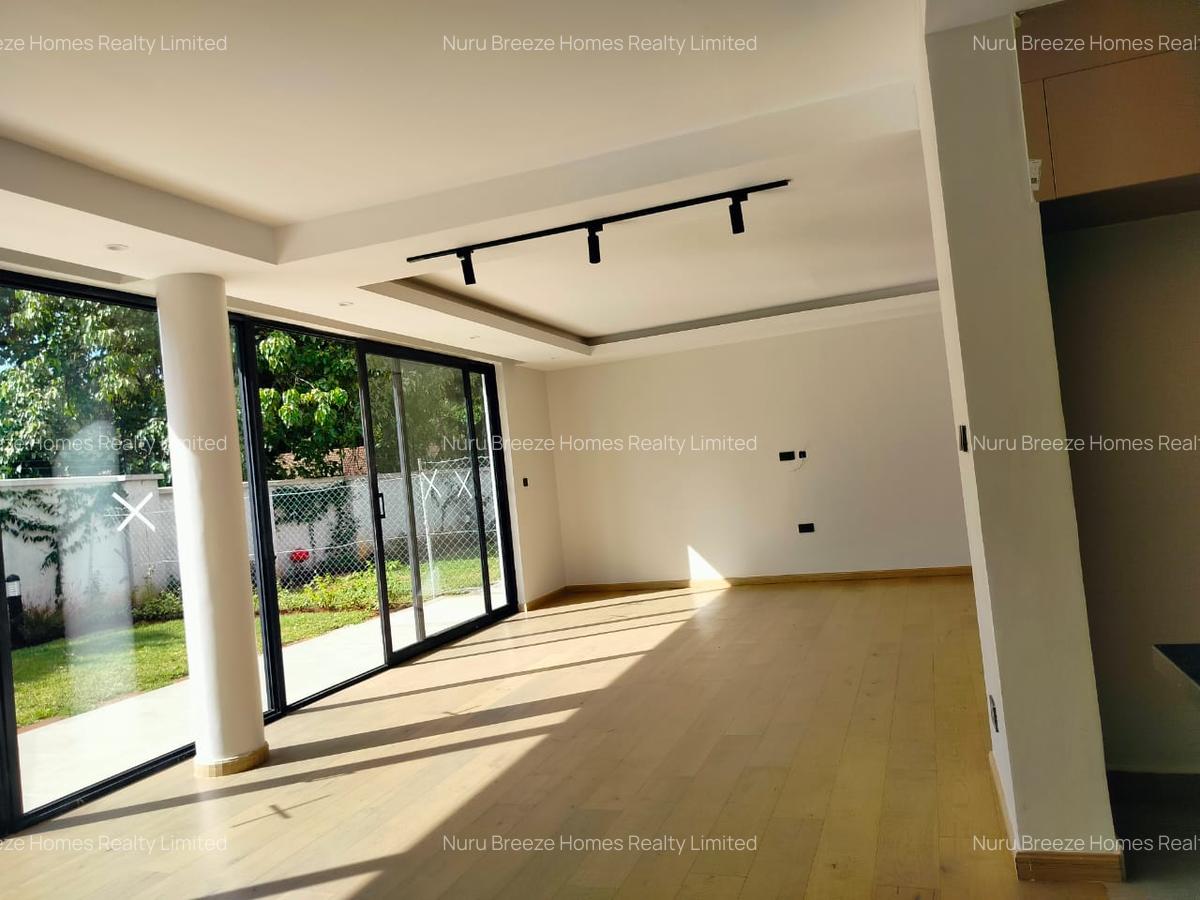 4 Bed Townhouse with En Suite in Lavington - 19