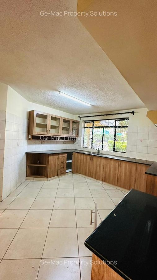 5 Bed House with En Suite in Runda - 8