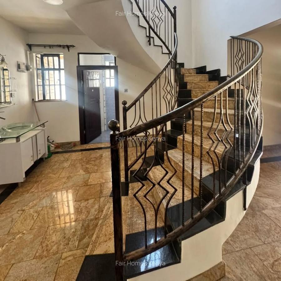 5 Bed Townhouse with En Suite at Convent Drive - 2