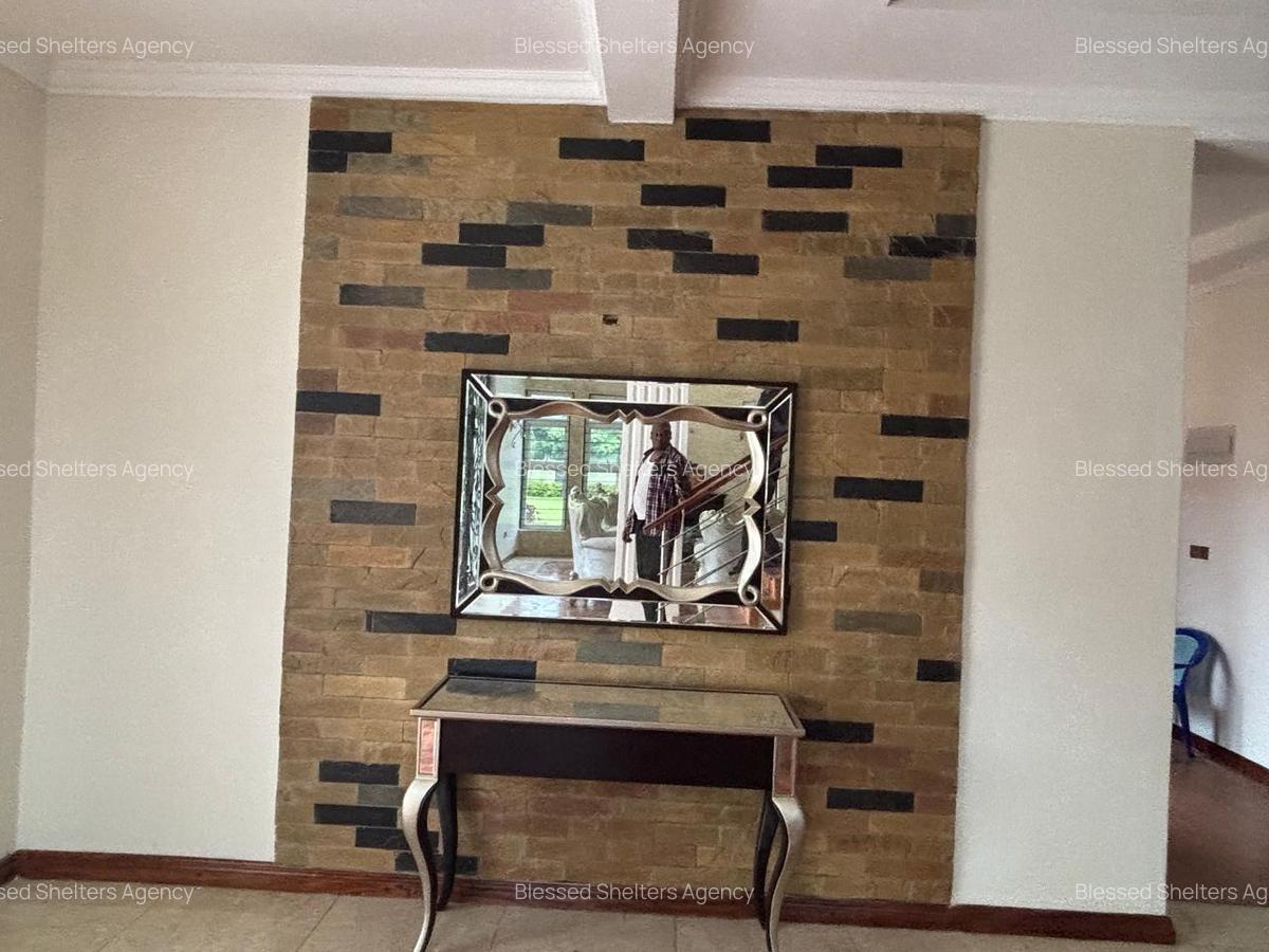 5 Bed Townhouse with En Suite in Ridgeways - 17