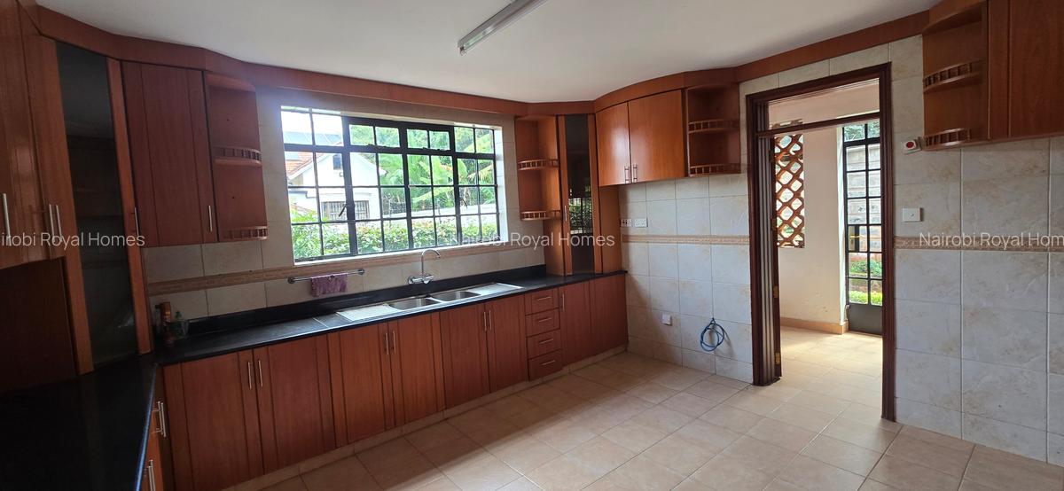 5 Bed Townhouse with En Suite at Lavington Green - 17