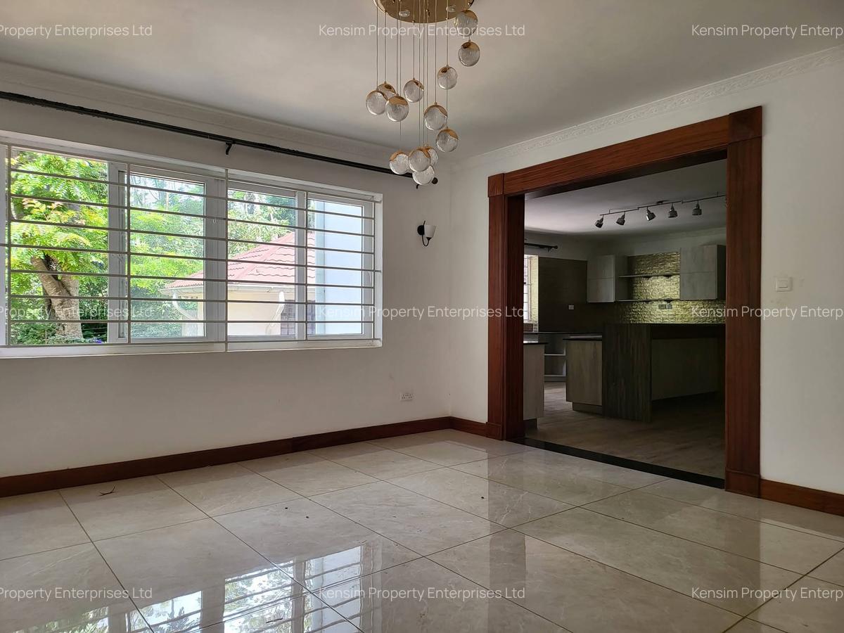 5 Bed Townhouse with En Suite in Rosslyn - 2