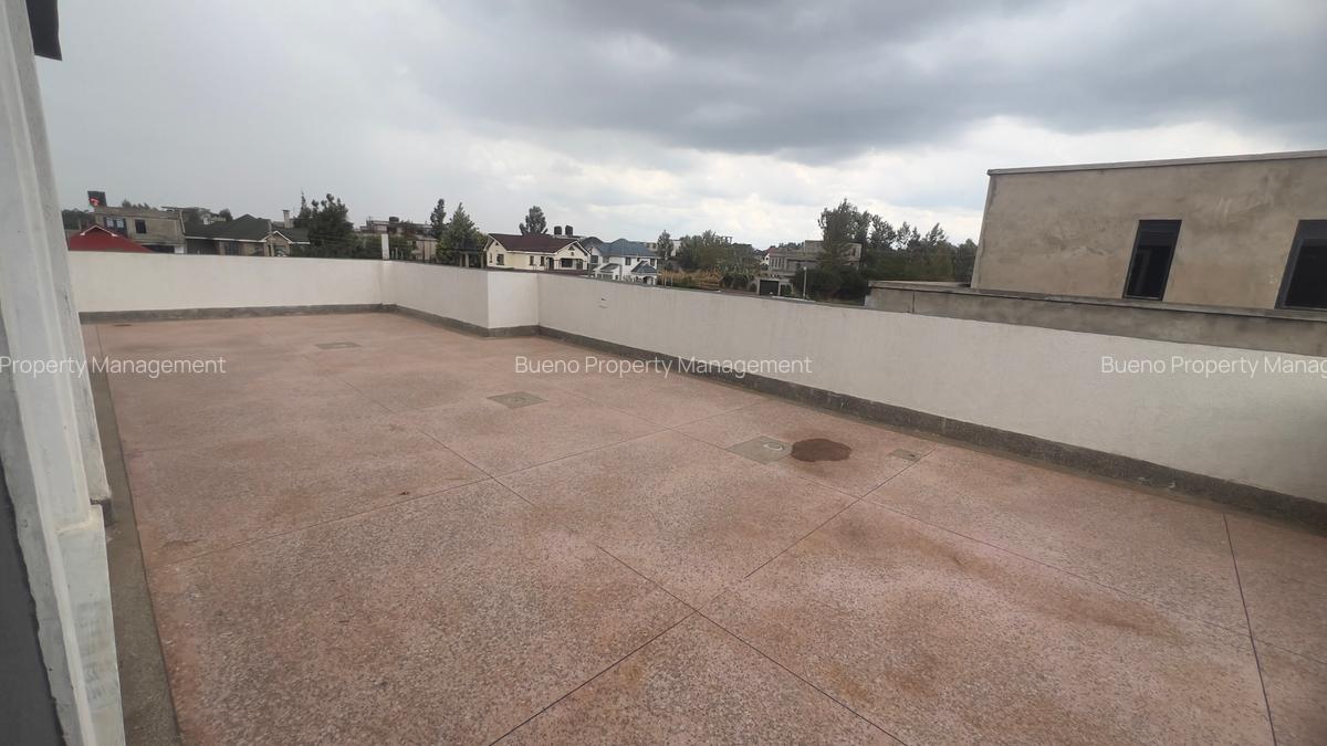 5 Bed House with En Suite at Croton Ridge - 20