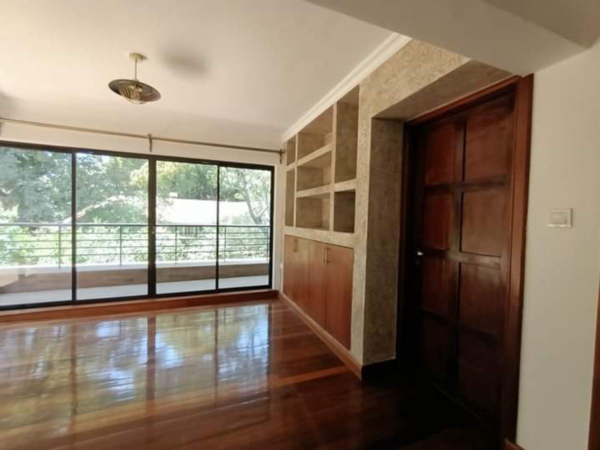 5 Bed Townhouse with En Suite at Lavington - 8