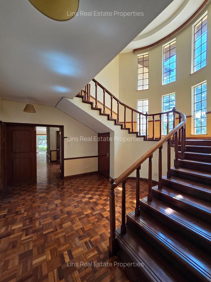 5 Bed House with En Suite in Runda - 14