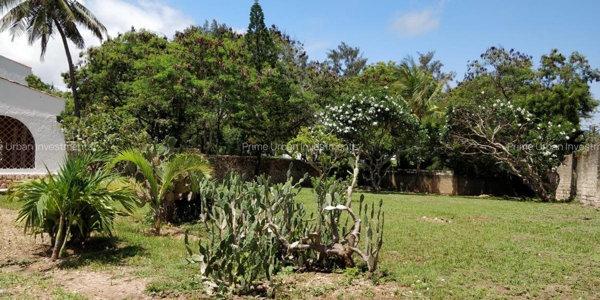 4 Bed House with En Suite in Nyali Area - 11