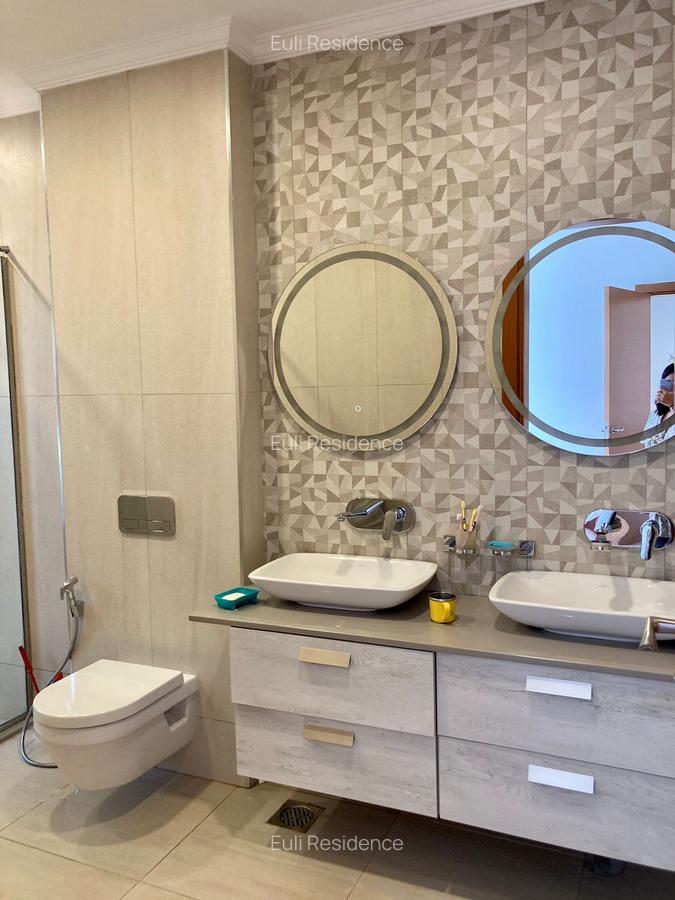 3 Bed Apartment with En Suite at City Park Drive - 12