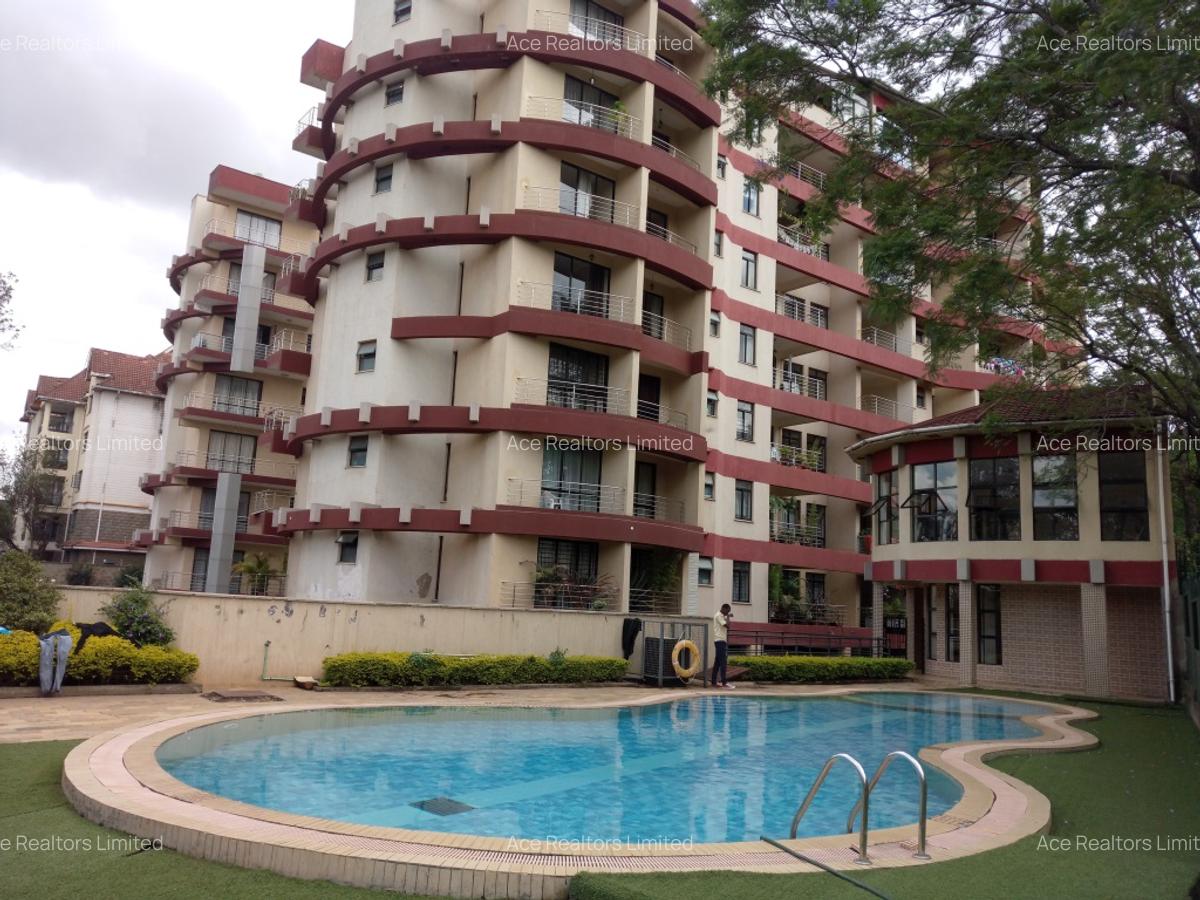 3 Bed Apartment with En Suite at Dennis Prit - 1