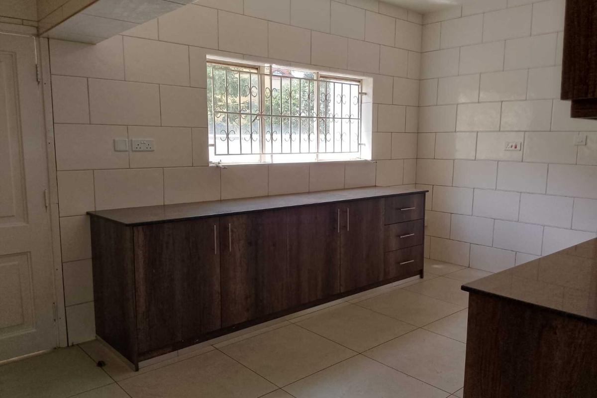 3 Bed Townhouse with En Suite at Dennis Pritt Road - 7