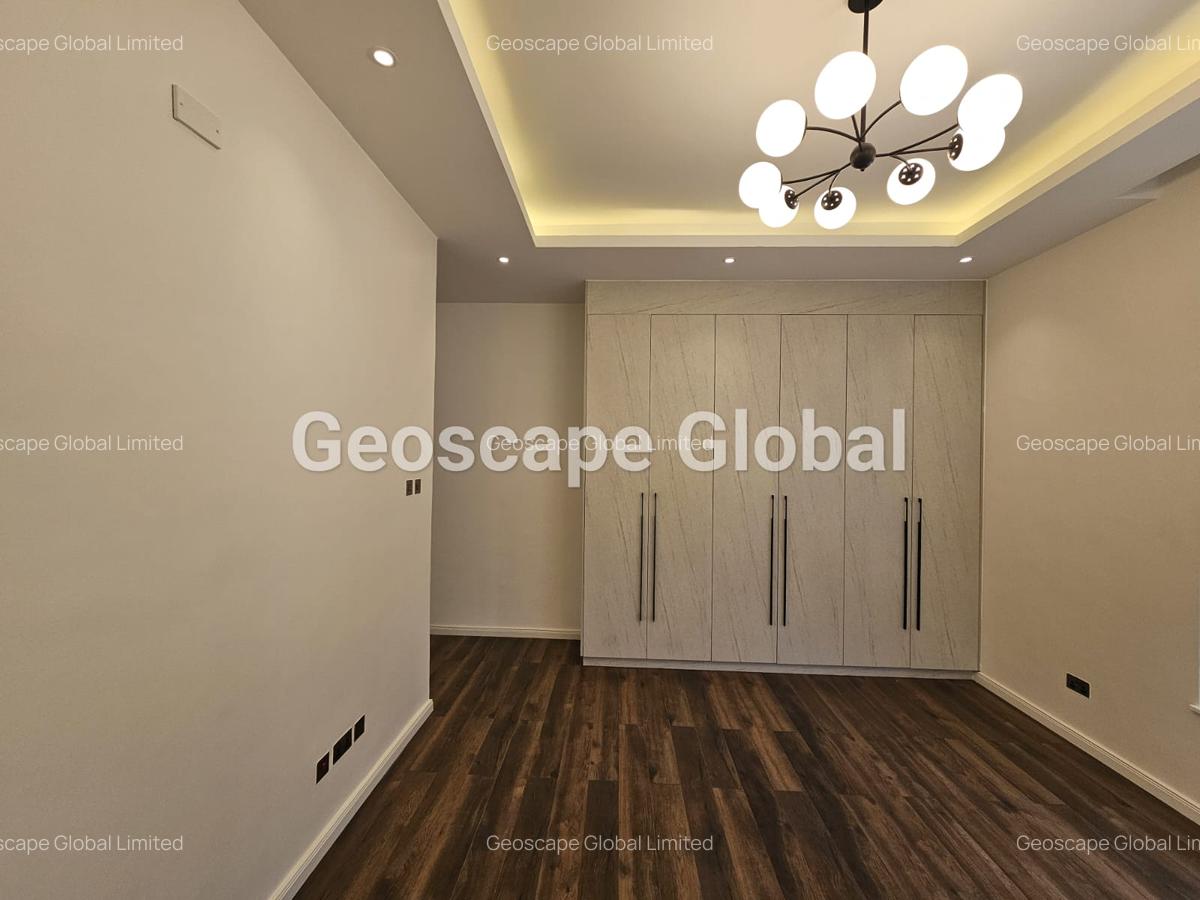 5 Bed Townhouse with En Suite in Lavington - 12