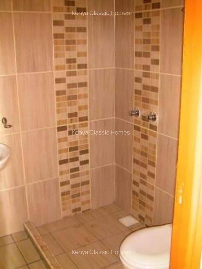 3 Bed Apartment with En Suite at Loneview Street - 8