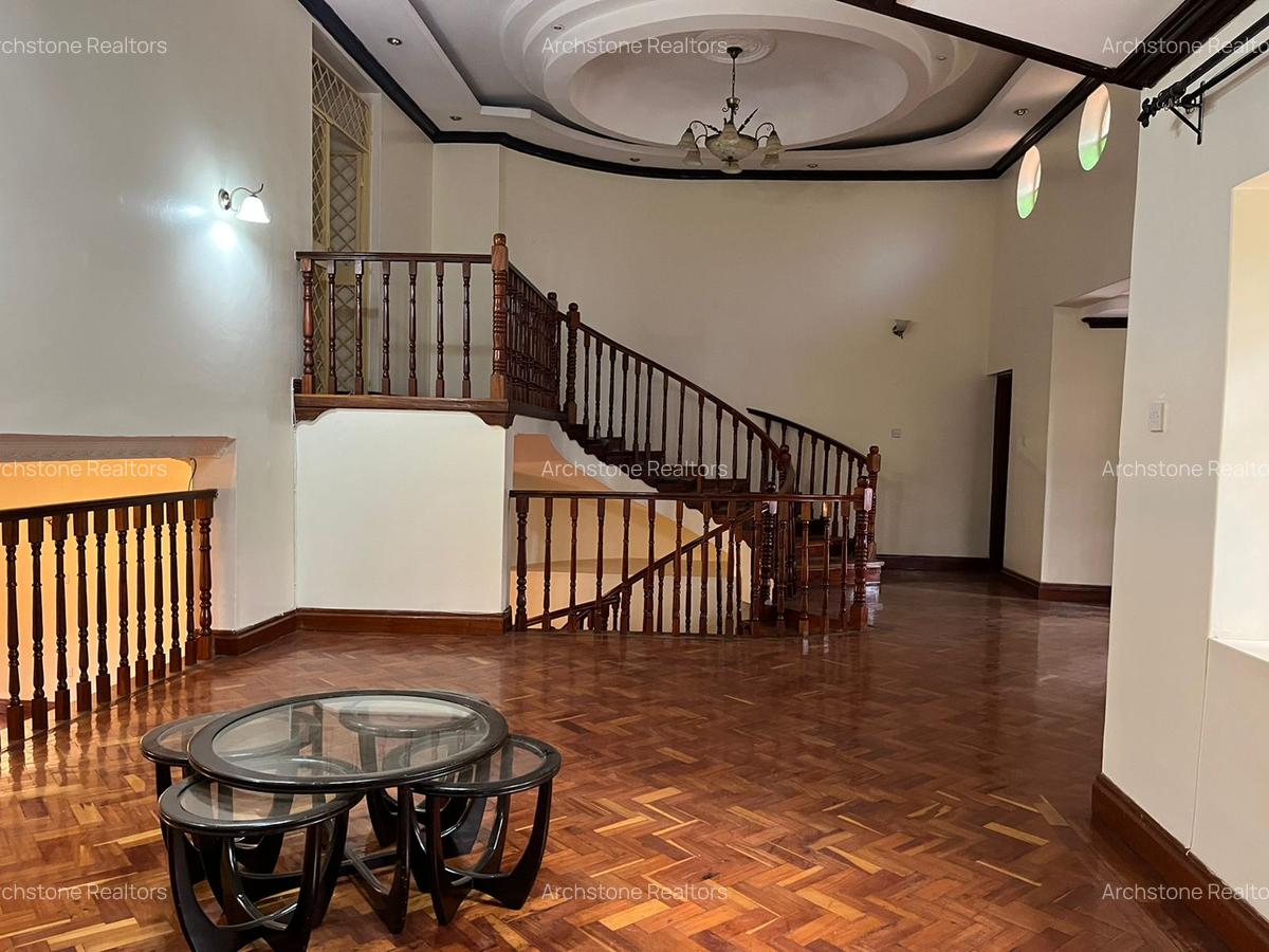 5 Bed House with En Suite in Lavington - 13