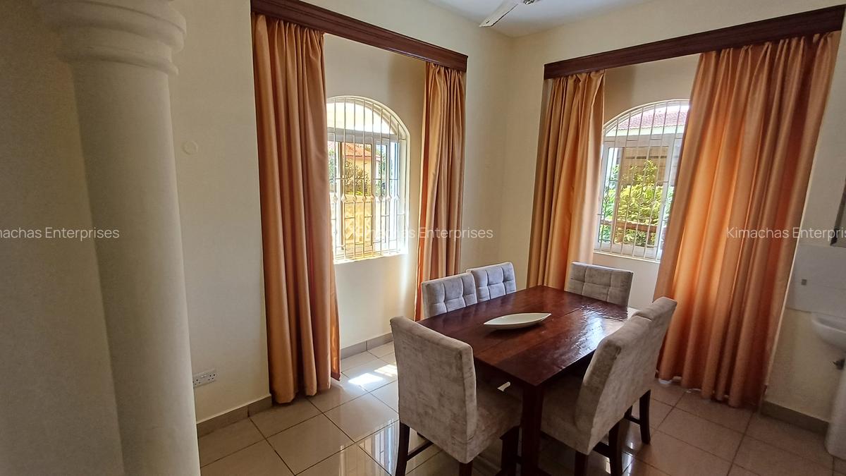 Serviced 2 Bed Apartment with En Suite at Links Road - 10