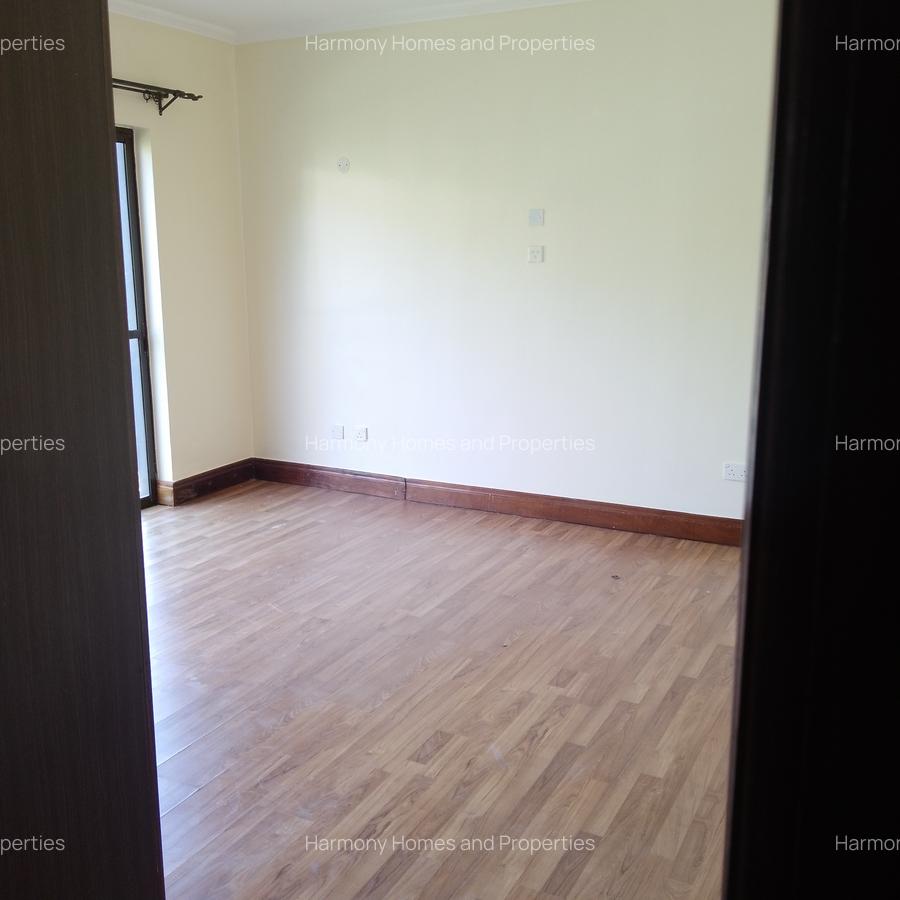 5 Bed Villa with En Suite at Brookside - 9