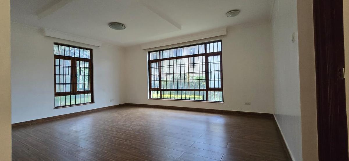 5 Bed House with En Suite in Runda - 16
