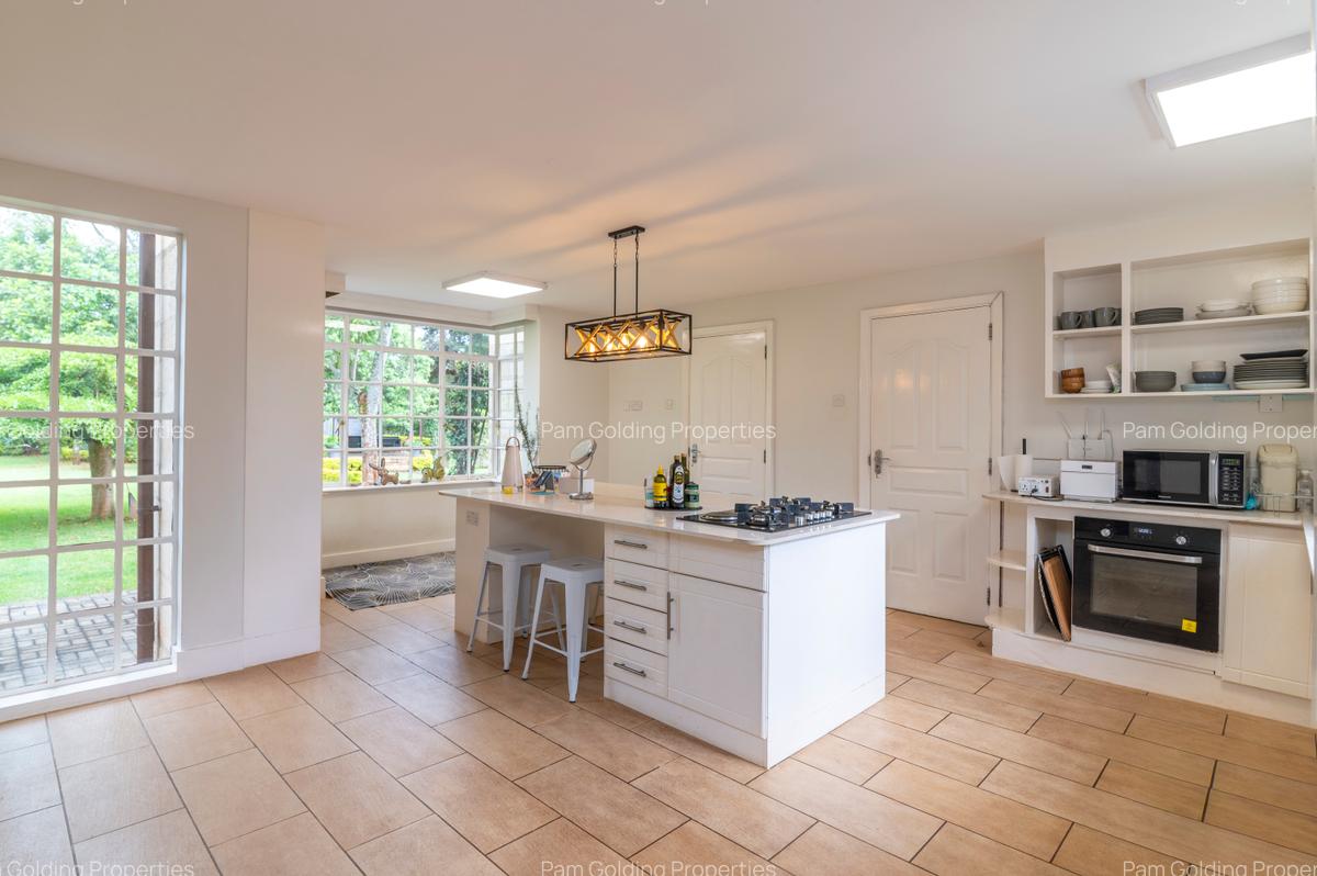 5 Bed House with En Suite in Runda - 6