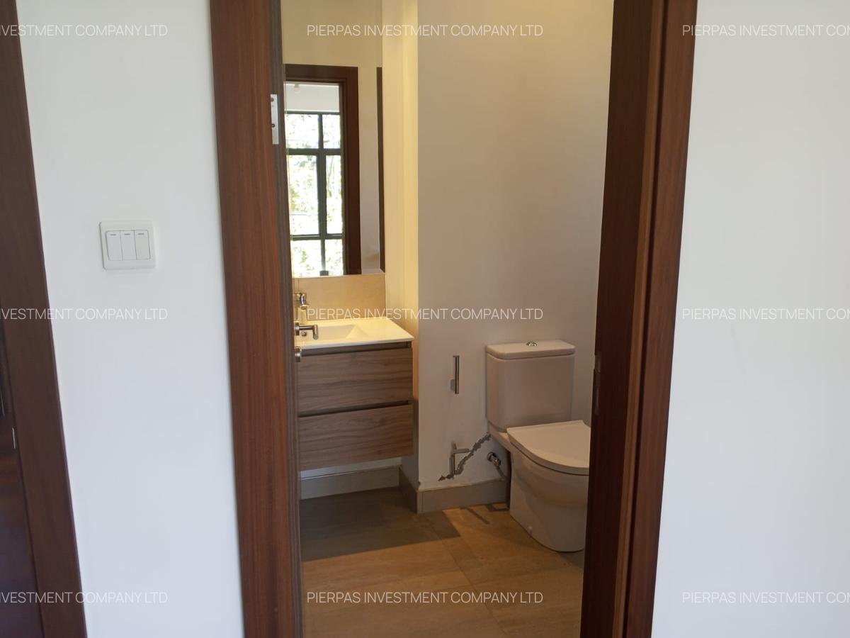 4 Bed Townhouse with En Suite in Runda - 16