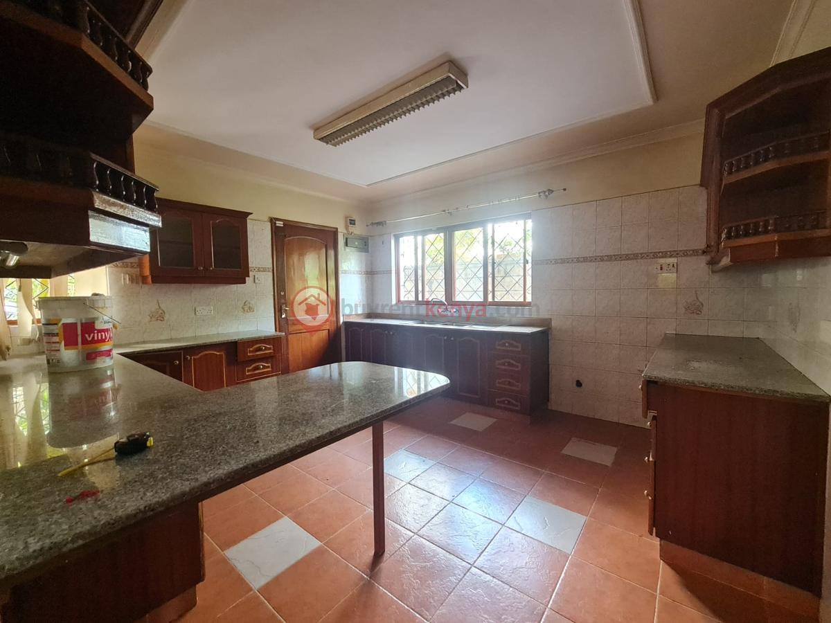 6 Bed Townhouse with En Suite at Grevillea Groove - 3