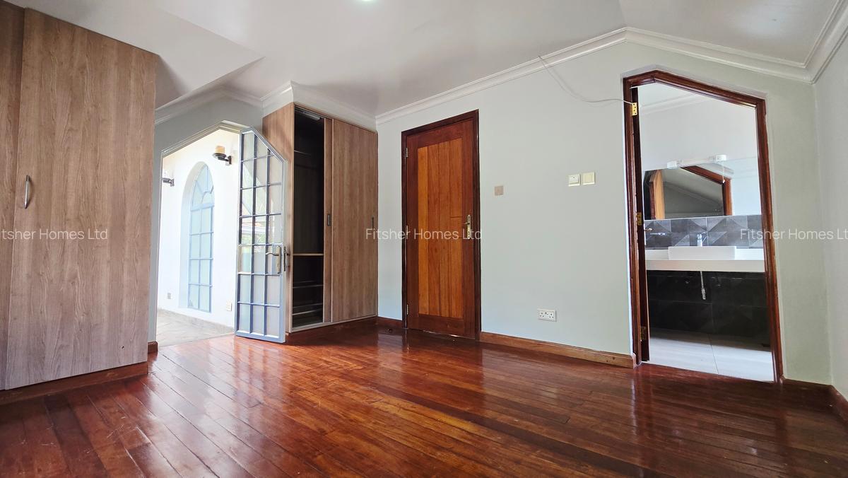 4 Bed House with En Suite in Runda - 11