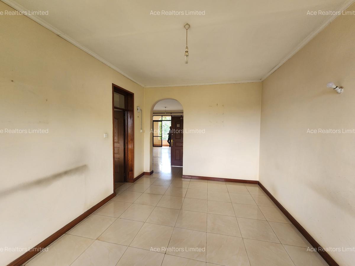 3 Bed Apartment with En Suite at Near Mp Shah Hospital - 4