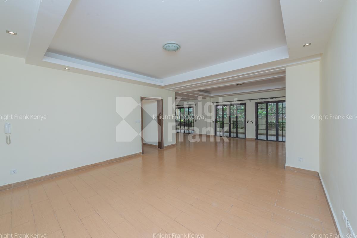 4 Bed Apartment with En Suite at Riverside Drive - 3