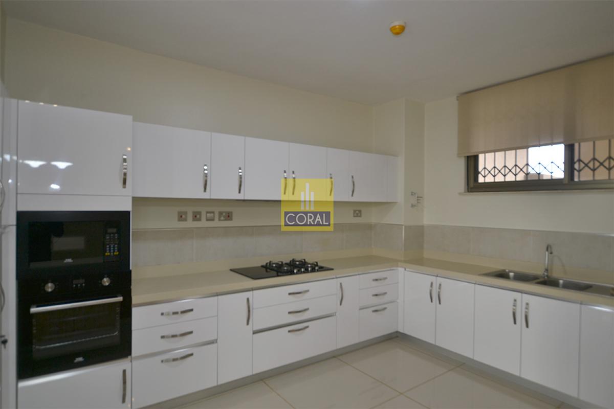 3 Bed Apartment with En Suite in Parklands - 5