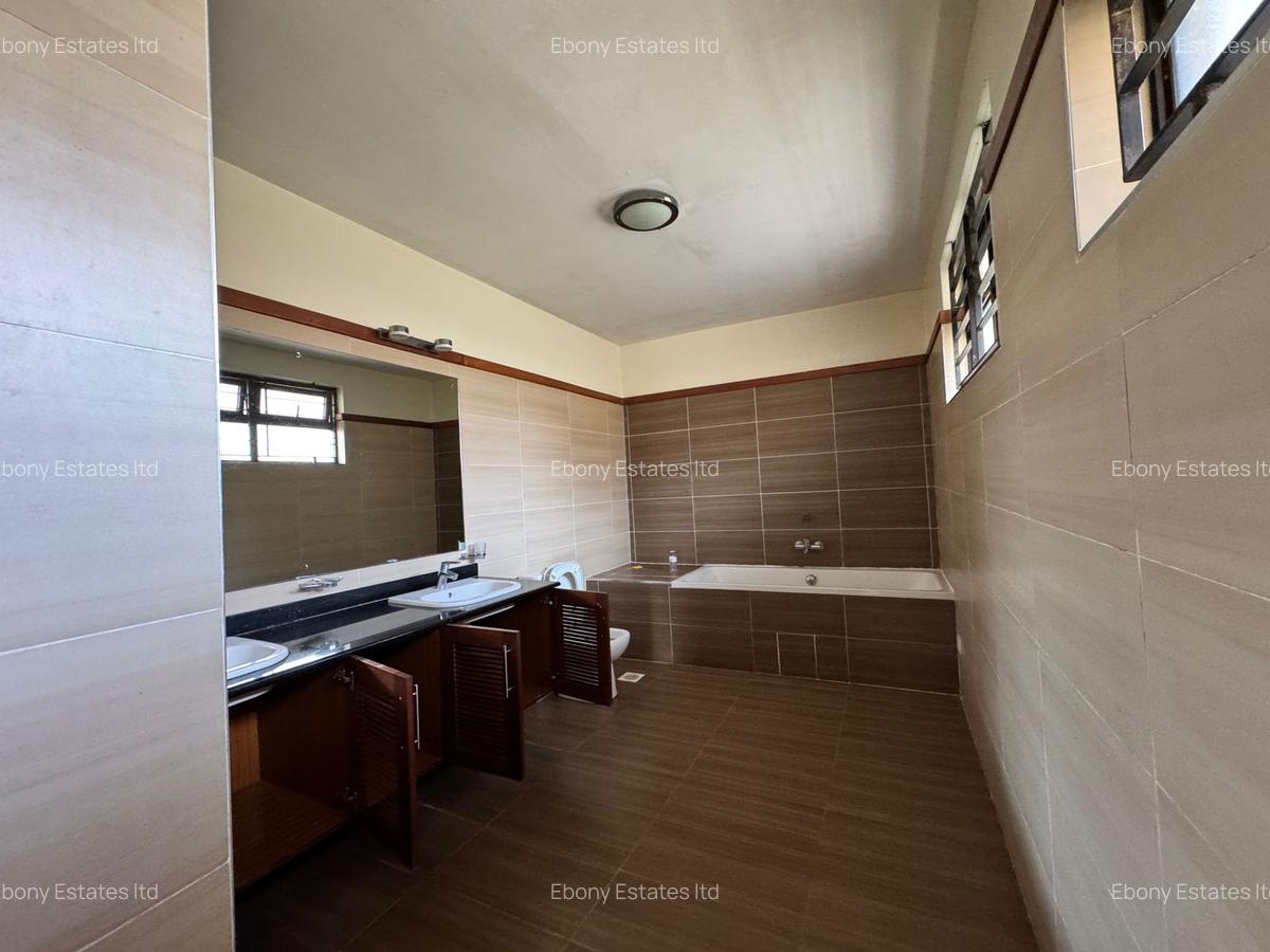 5 Bed Townhouse with En Suite in Lavington - 13