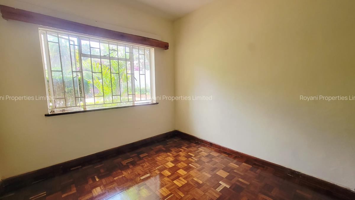 5 Bed House with En Suite in Rosslyn - 15