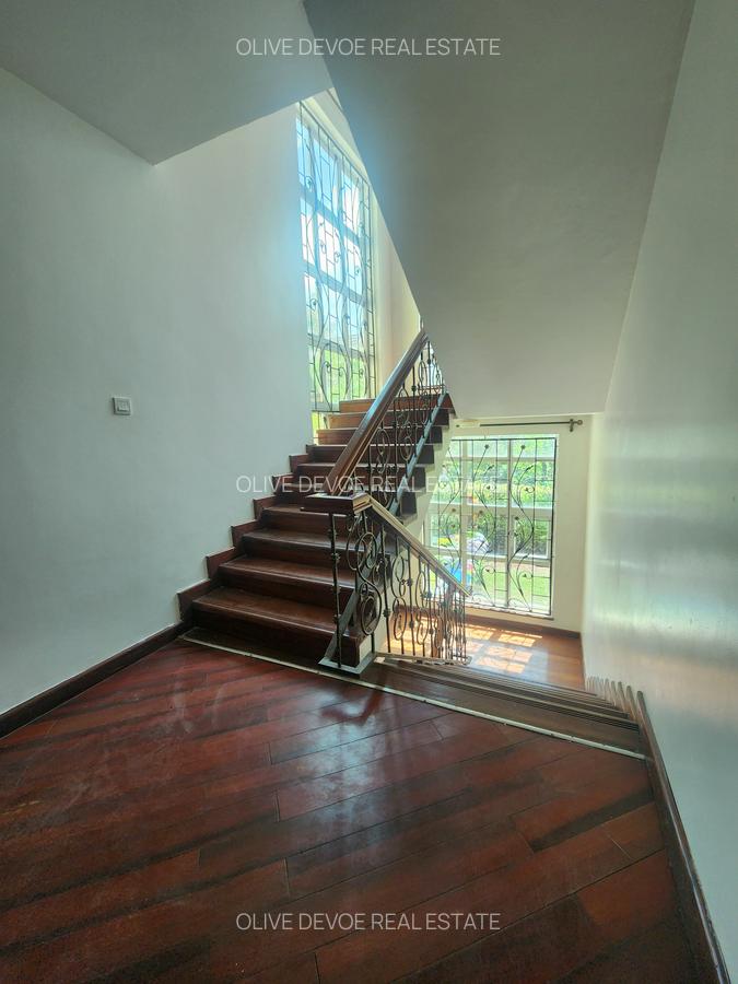 5 Bed Townhouse with En Suite in Lavington - 10