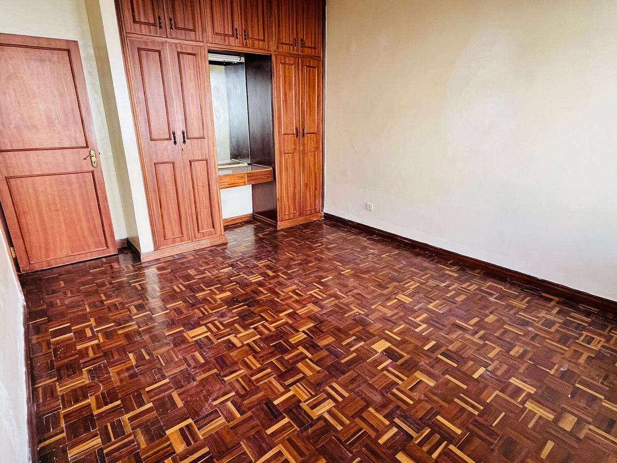 5 Bed Townhouse with En Suite at Westlands - 9