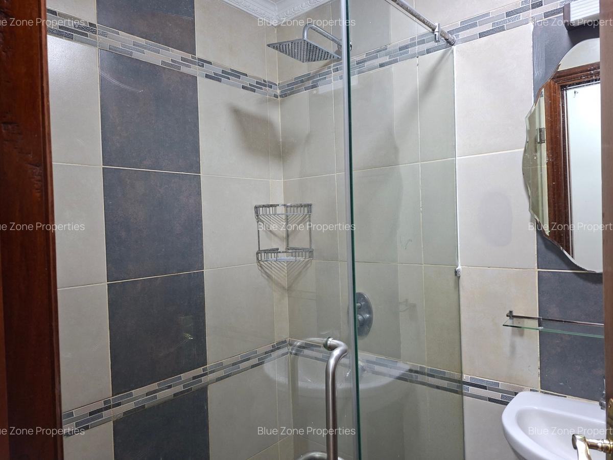 4 Bed Townhouse with En Suite at Close To Un - 17