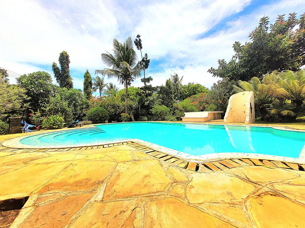 4 Bed Villa with En Suite in Diani - 2