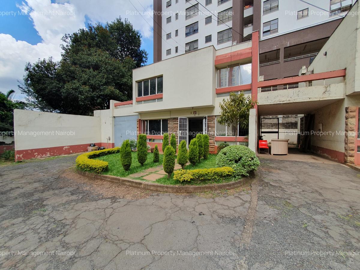 3 Bed House with Garden at Maua Close - 2