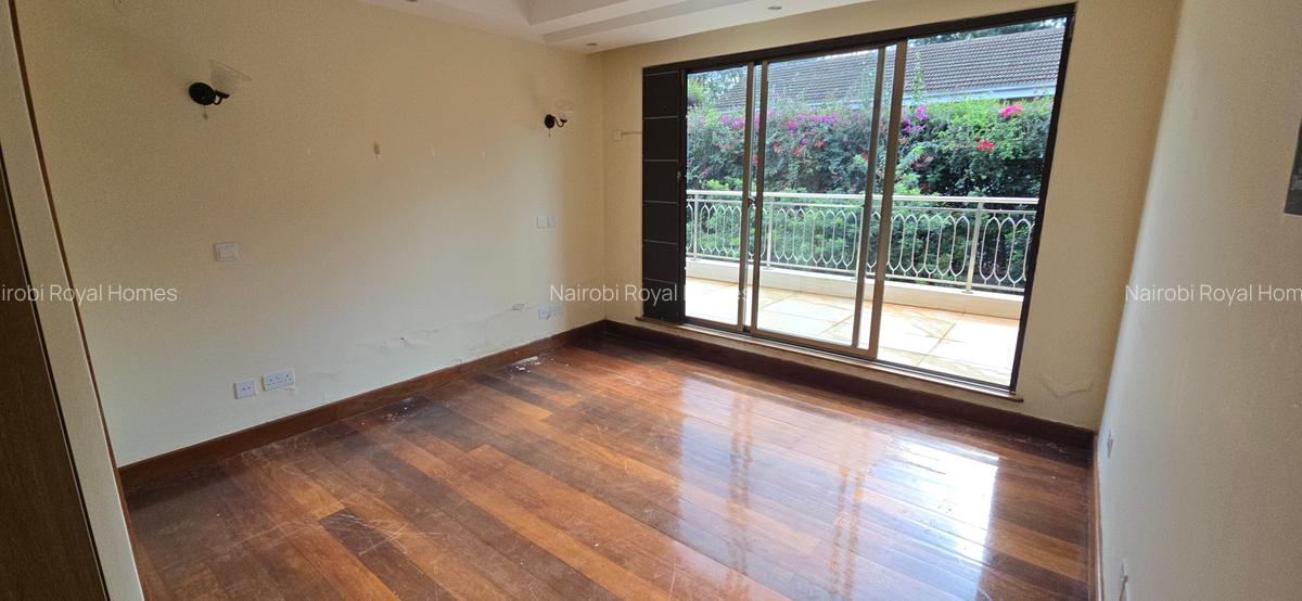 5 Bed Townhouse with En Suite at Tende Drive - 10