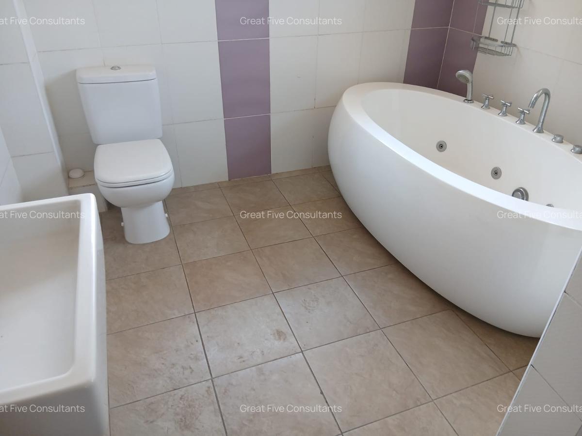 4 Bed Villa with En Suite in Rosslyn - 18